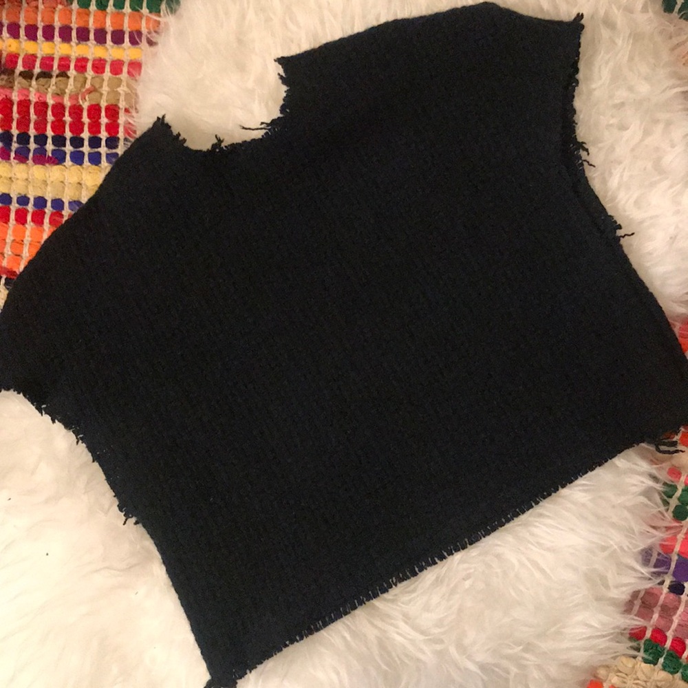 Black cropped wool sweater shirt